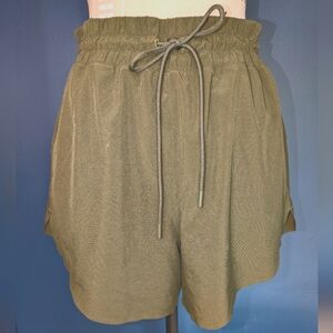 Athleta Crossroads Army Green Shorts Size Medium